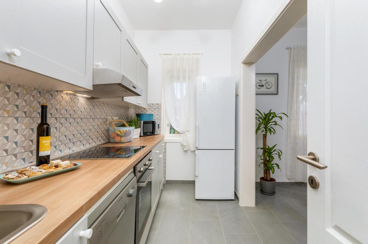 Lovely House With Garden Near City Centre Pula Bagian luar foto